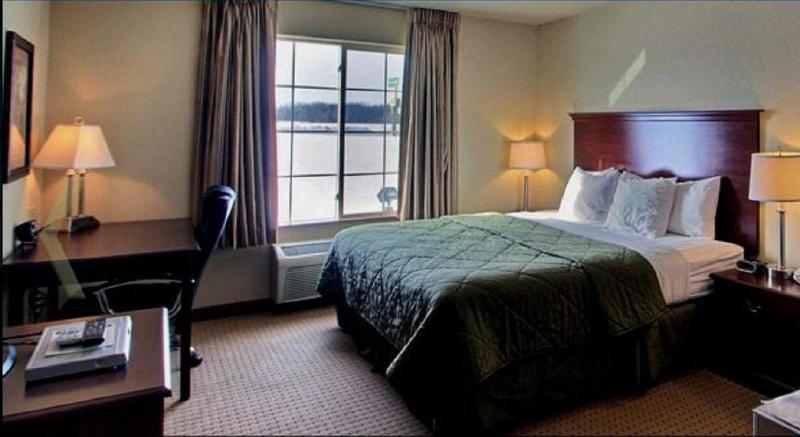 Evansville Inn & Suites by OYO image
