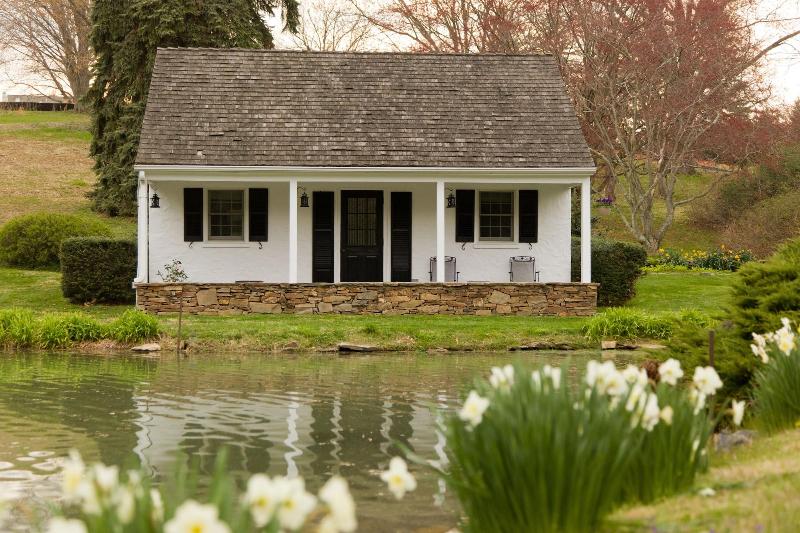 The Inn At Whitewing Farm image