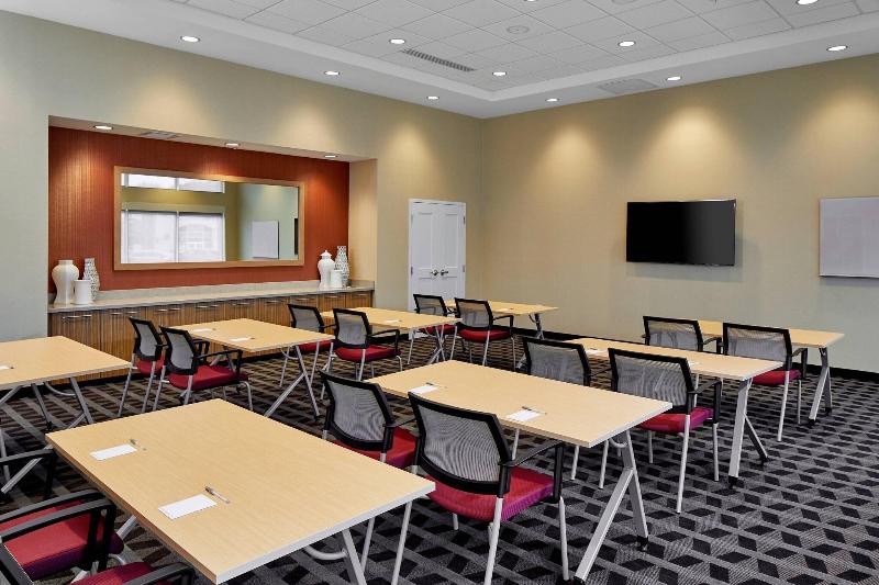 TownePlace Suites by Marriott Columbus North - OSU image