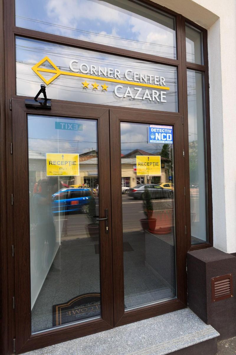 Corner Center Rental