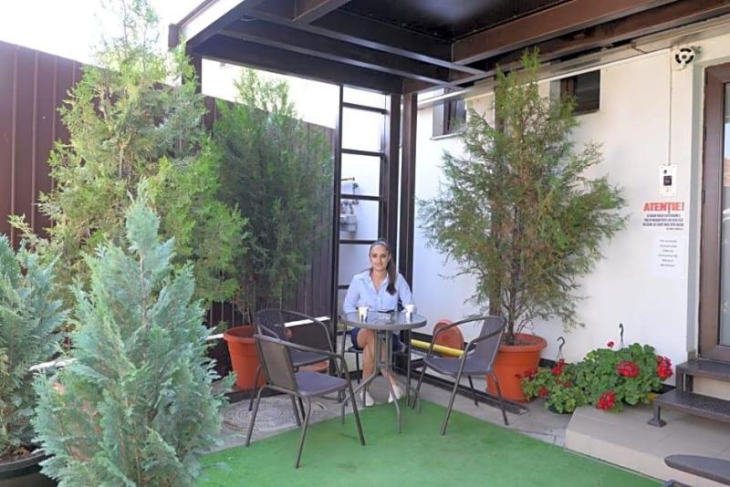 Corner Center Rental