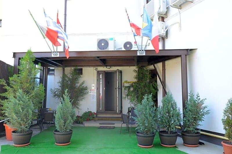 Corner Center Rental