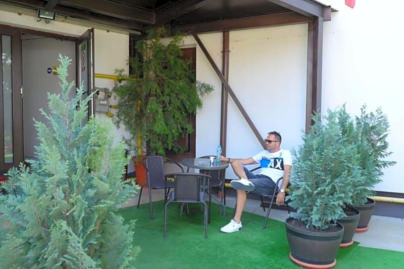 Corner Center Rental