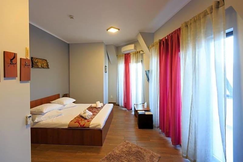 Corner Center Rental