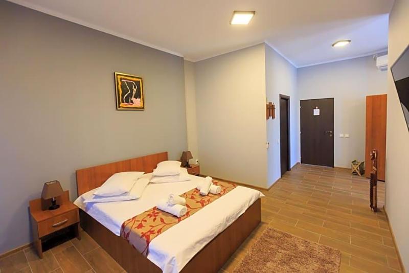 Corner Center Rental