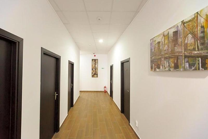 Corner Center Rental