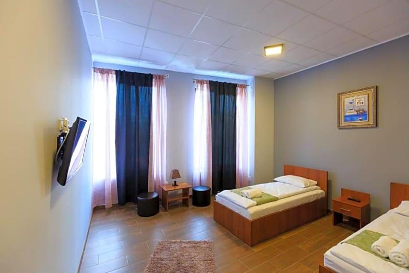 Corner Center Rental