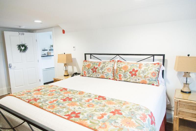 Inn At Evergreen image