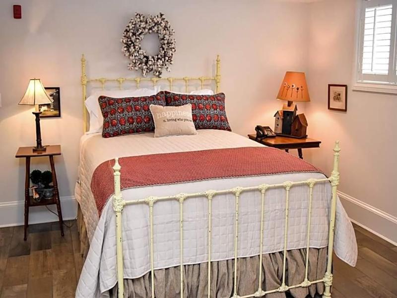 Inn At Evergreen image