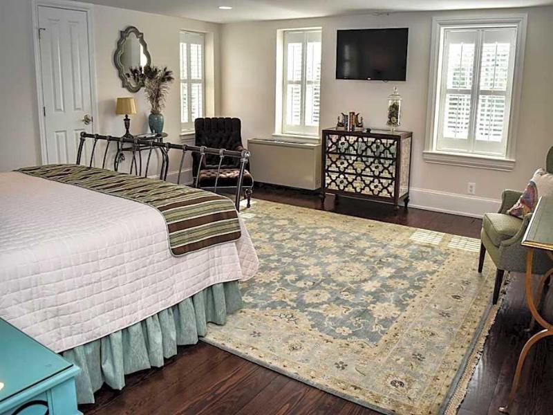 Inn At Evergreen image