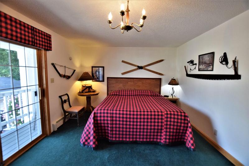 Doll's Lakeside Bed & Breakfast