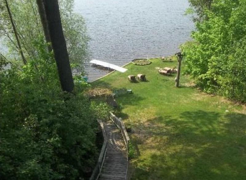 Doll's Lakeside Bed & Breakfast — general view