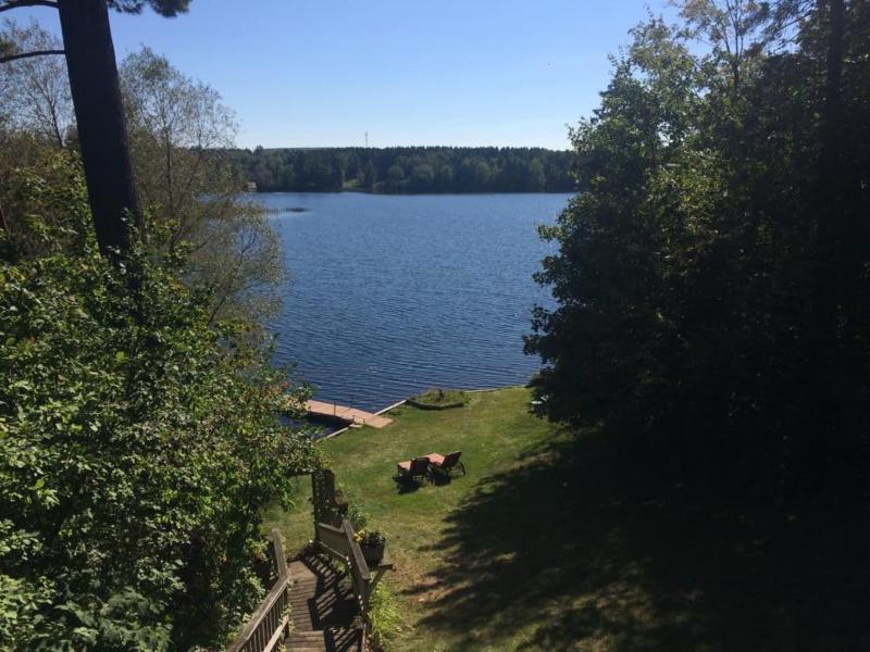 Doll's Lakeside Bed & Breakfast