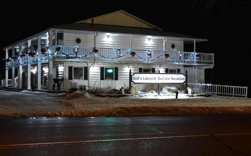 Doll's Lakeside Bed & Breakfast