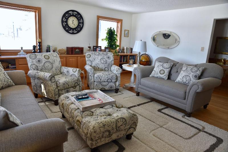 Doll's Lakeside Bed & Breakfast