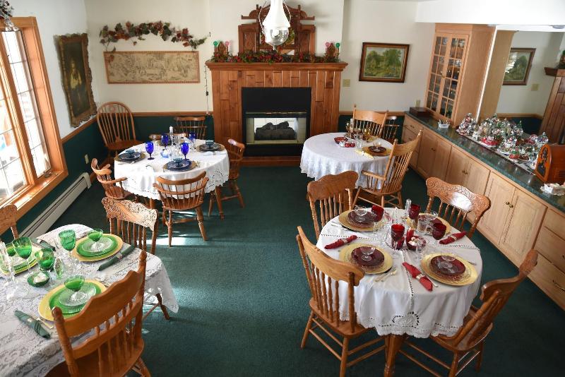 Doll's Lakeside Bed & Breakfast