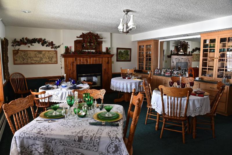 Doll's Lakeside Bed & Breakfast