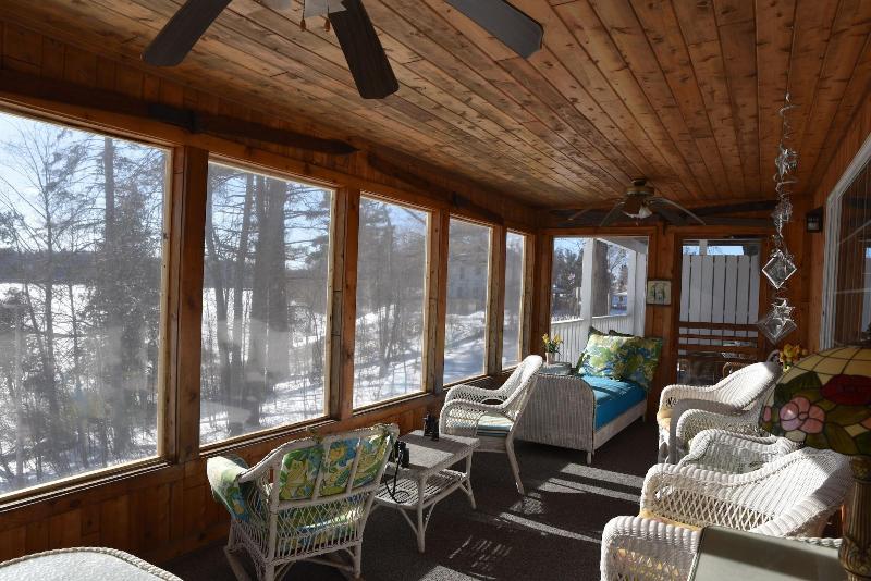 Doll's Lakeside Bed & Breakfast