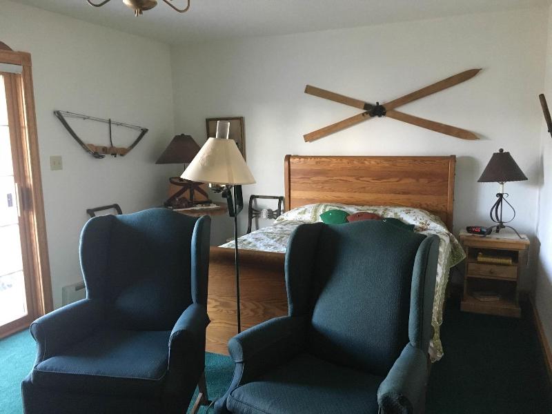 Doll's Lakeside Bed & Breakfast image