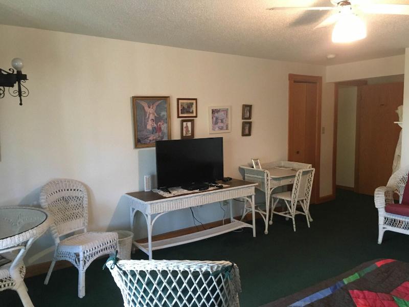 Doll's Lakeside Bed & Breakfast image