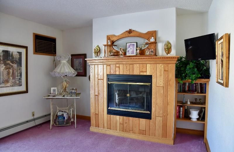 Doll's Lakeside Bed & Breakfast image