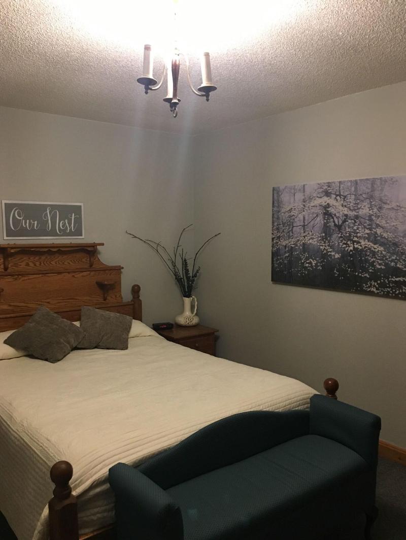 Doll's Lakeside Bed & Breakfast image