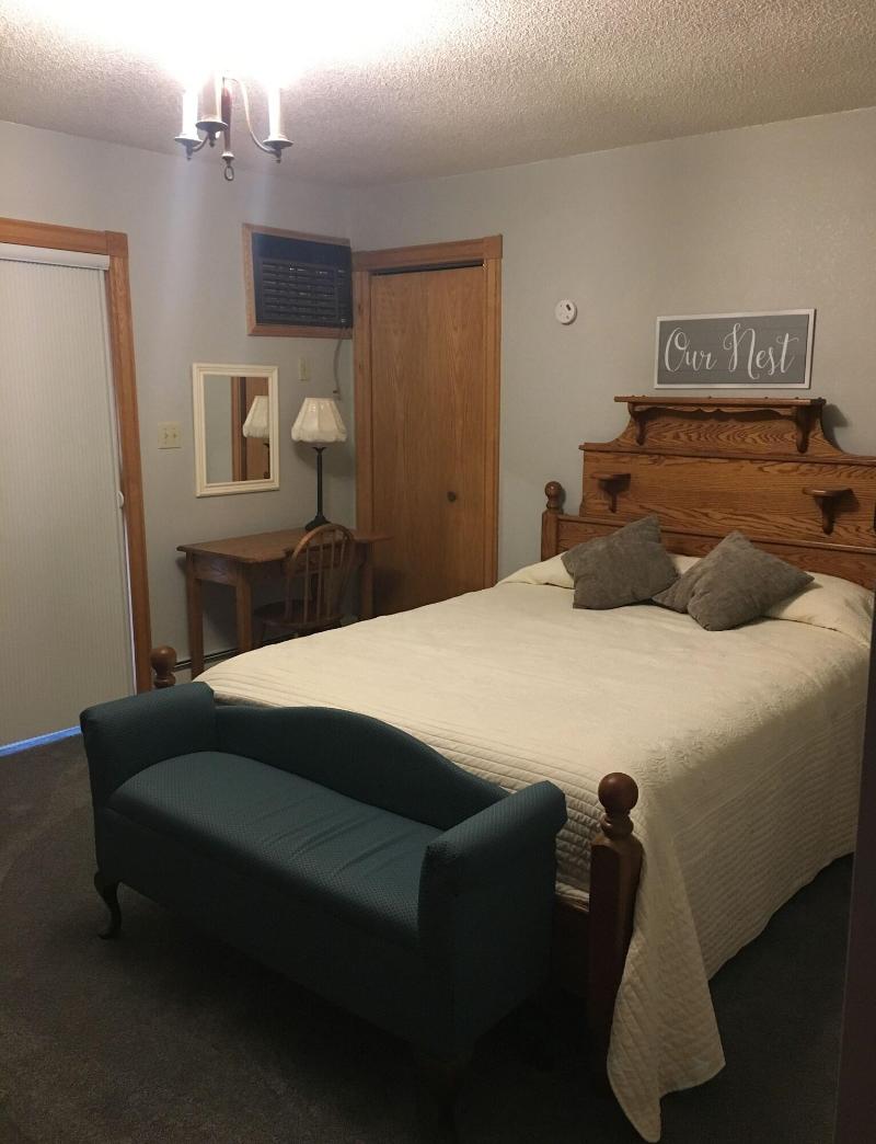 Doll's Lakeside Bed & Breakfast image