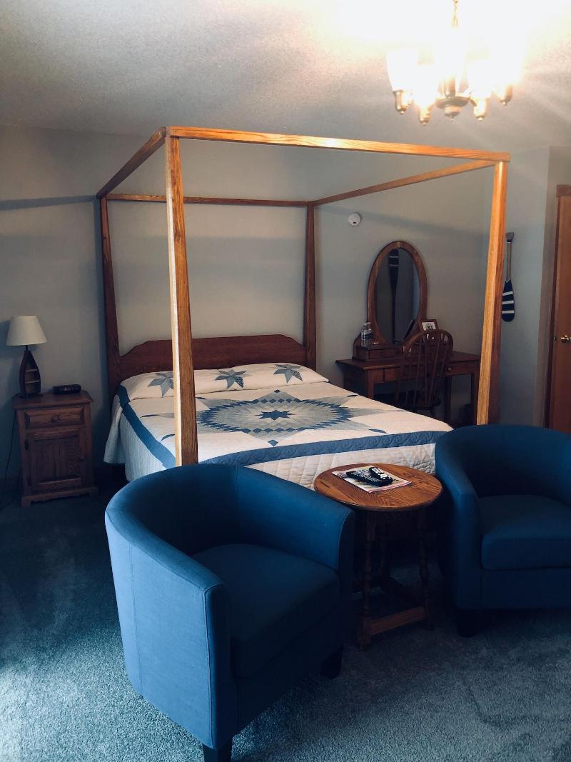 Doll's Lakeside Bed & Breakfast image