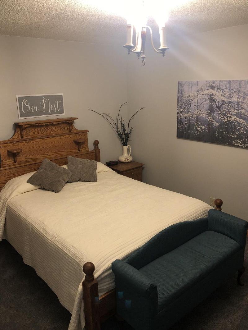 Doll's Lakeside Bed & Breakfast image