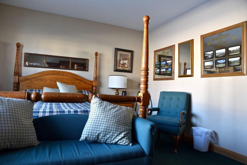 Doll's Lakeside Bed & Breakfast image