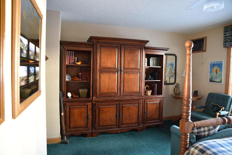 Doll's Lakeside Bed & Breakfast image