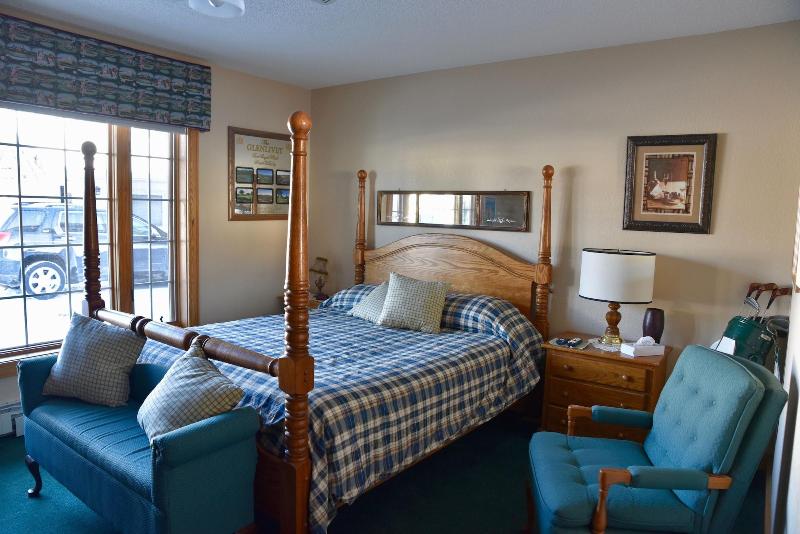 Doll's Lakeside Bed & Breakfast image