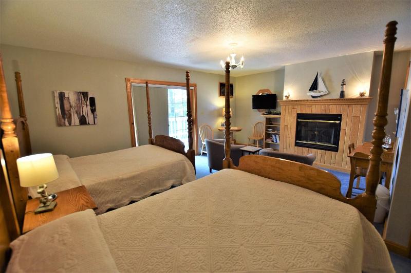 Doll's Lakeside Bed & Breakfast image