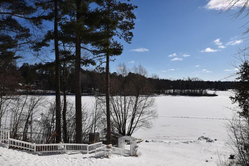 Doll's Lakeside Bed & Breakfast image