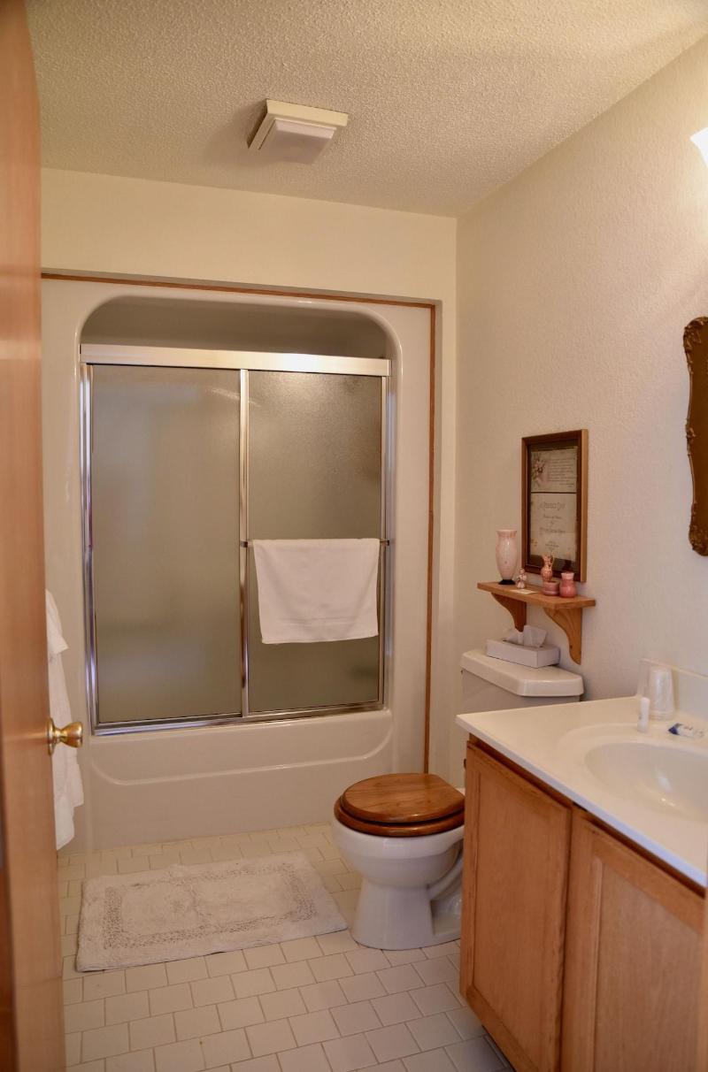 Doll's Lakeside Bed & Breakfast image