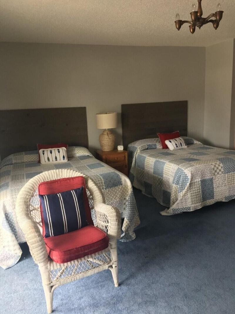 Doll's Lakeside Bed & Breakfast image
