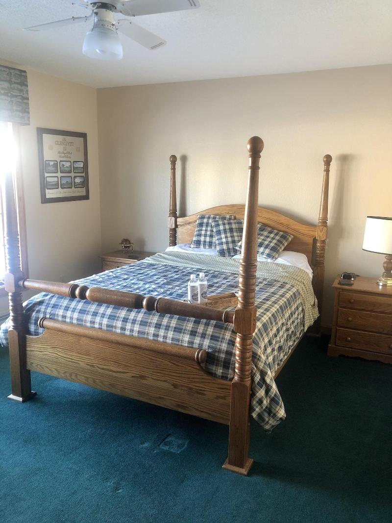 Doll's Lakeside Bed & Breakfast image