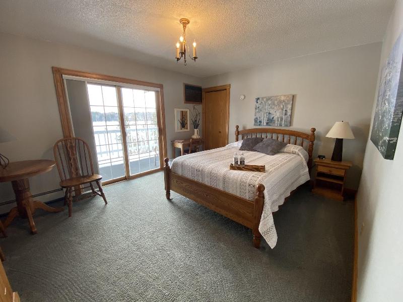 Doll's Lakeside Bed & Breakfast image