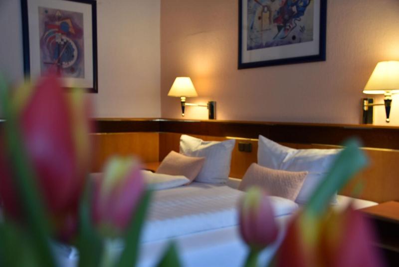 Landhotel Zum Hirsch image