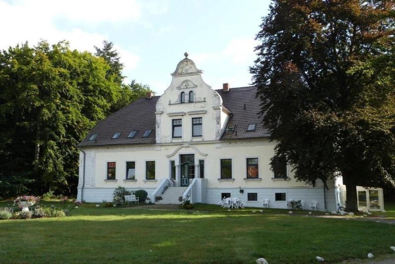 Hotel Pension Gutshaus Neu Wendorf — general view
