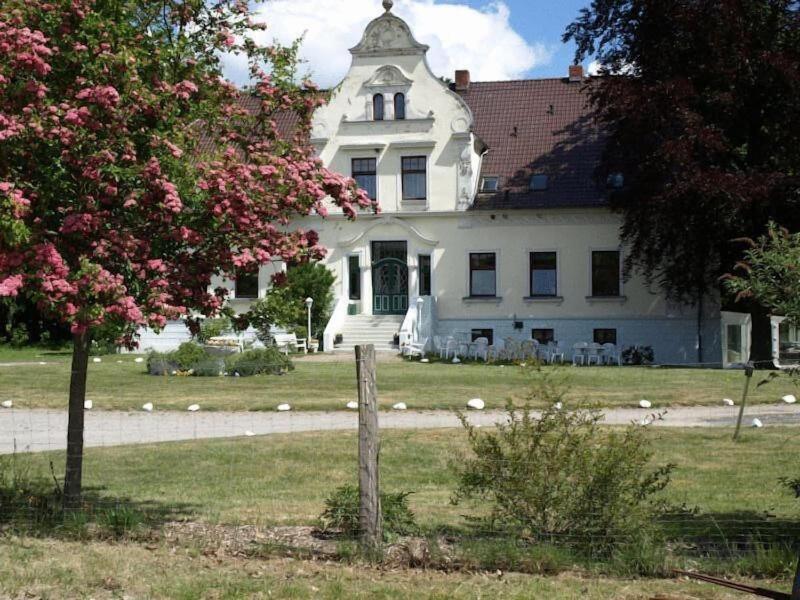 Hotel Pension Gutshaus Neu Wendorf — general view