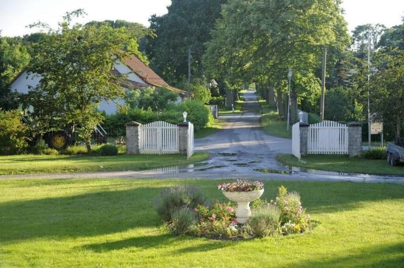 Hotel Pension Gutshaus Neu Wendorf image
