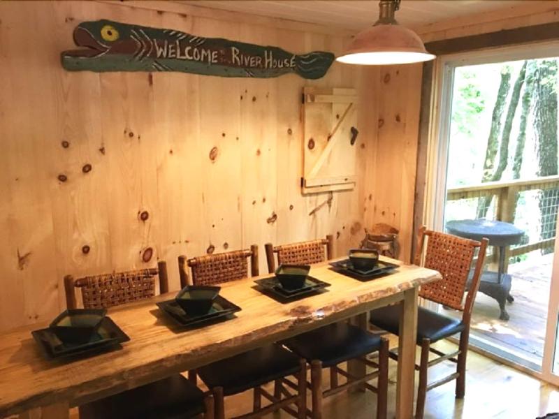 Lake Rabun Hotel & Restaurant image