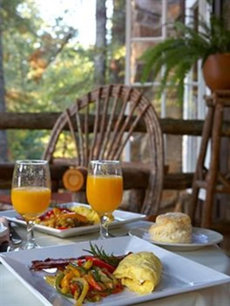 Lake Rabun Hotel & Restaurant image