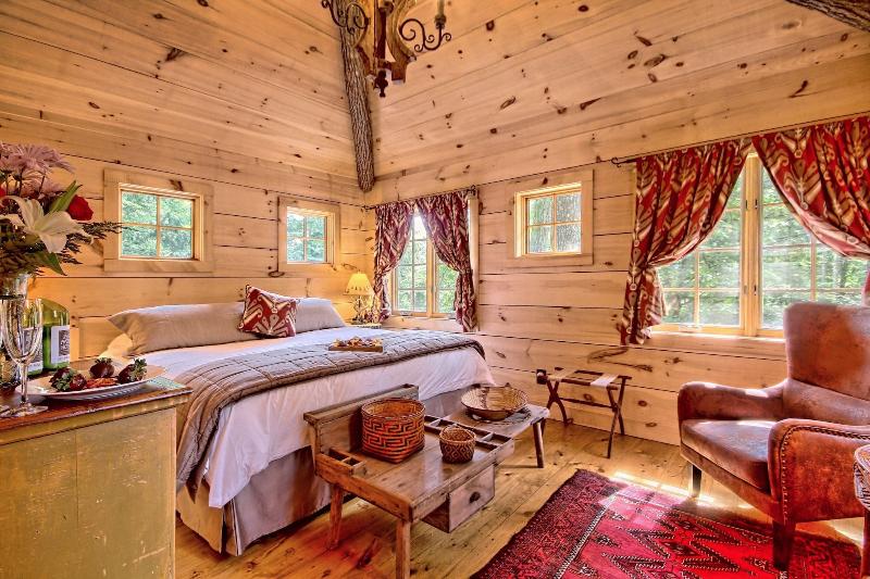 Lake Rabun Hotel & Restaurant image