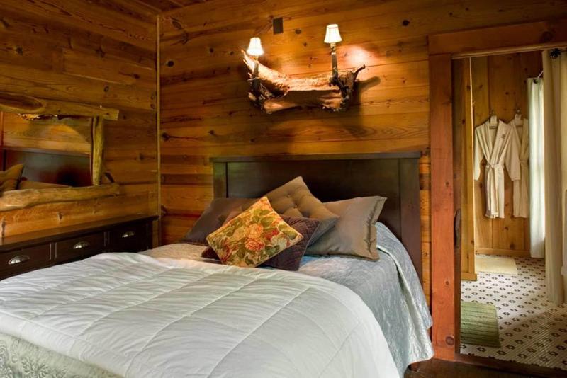 Lake Rabun Hotel & Restaurant image