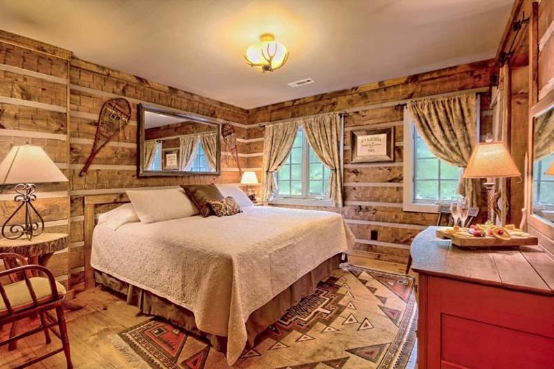 Lake Rabun Hotel & Restaurant image