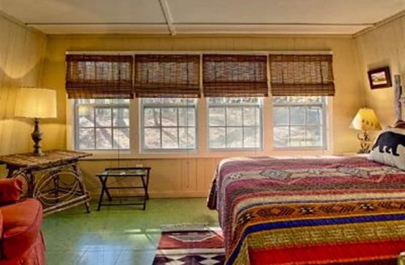 Lake Rabun Hotel & Restaurant image