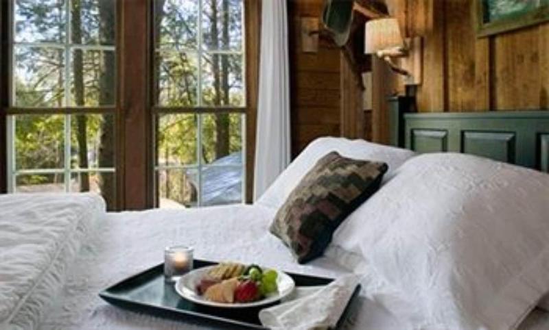 Lake Rabun Hotel & Restaurant image