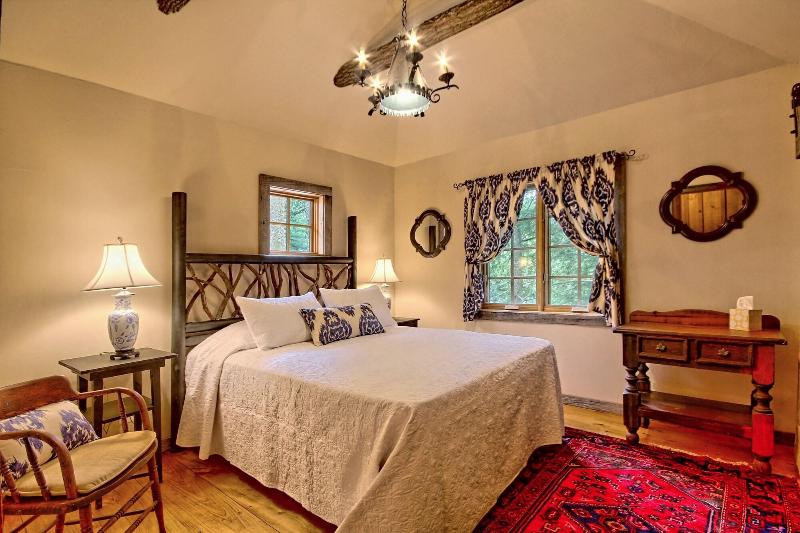 Lake Rabun Hotel & Restaurant image
